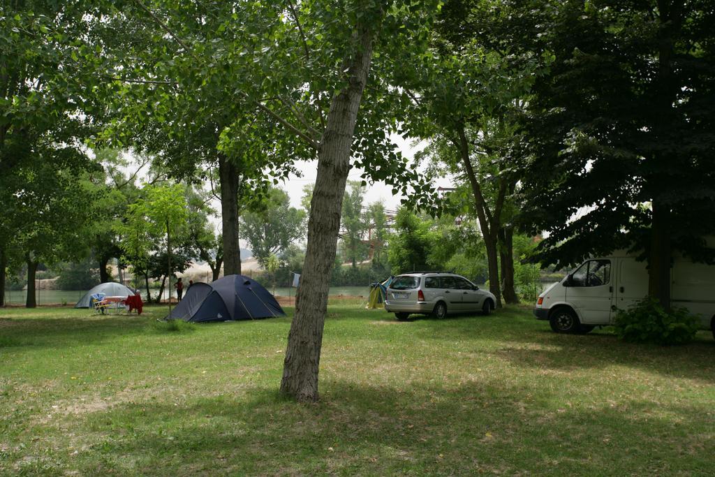 Camping Tiber Hotell Roma Eksteriør bilde